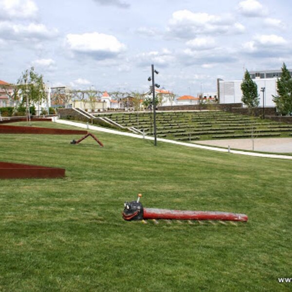 Parque da vila (bancada do anfiteatro e biblioteca) (3)