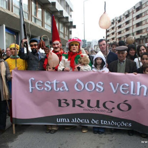 Bragança - desfile da inauguração do mimt - av. sá carneiro