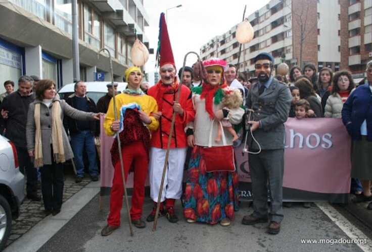 Braganc_a_-_Se_cia__Soldado_e_par_de_Velhos_de_Bruc_o__no_Desfile_da_Inaugurac_a_o_do_MIMT_-_Av