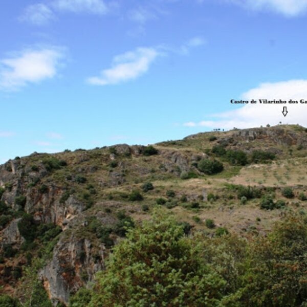 Vista de norte do esporão onde se localiza o castro de vilarinho dos galegos
