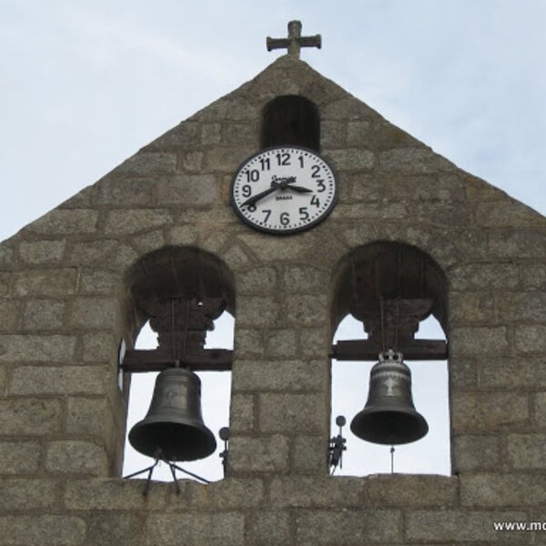 Urrós - campanário da igreja (caracteristíco da arquitectura religiosa de trás-os-montes)