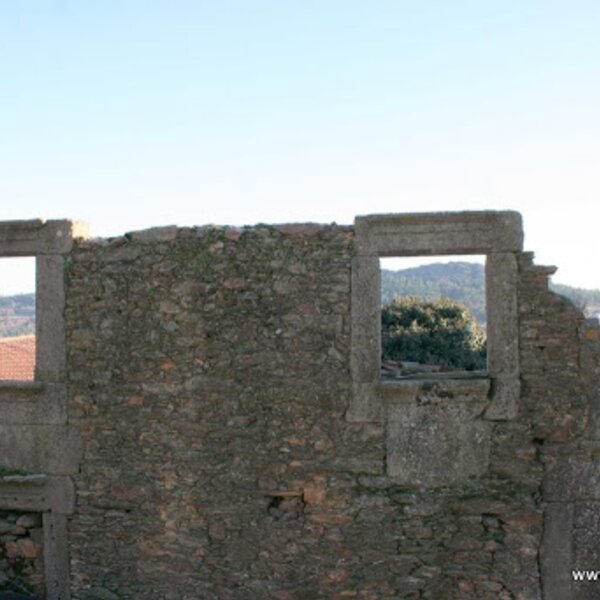 Mogadouro - ruínas do solar dos pegados i